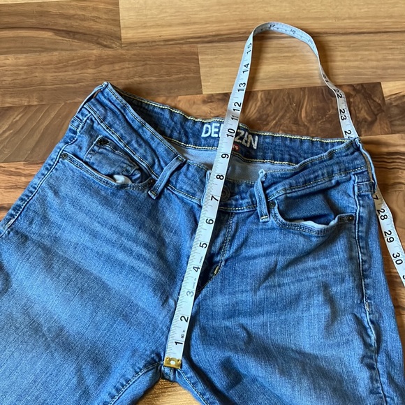 Levi’s Denizen Blue Jean Capri, Size 2 - Picture 3 of 8